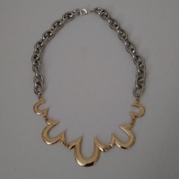 True Religion Horseshoe Two Tone Chain Link Necklace - Picture 6 of 9